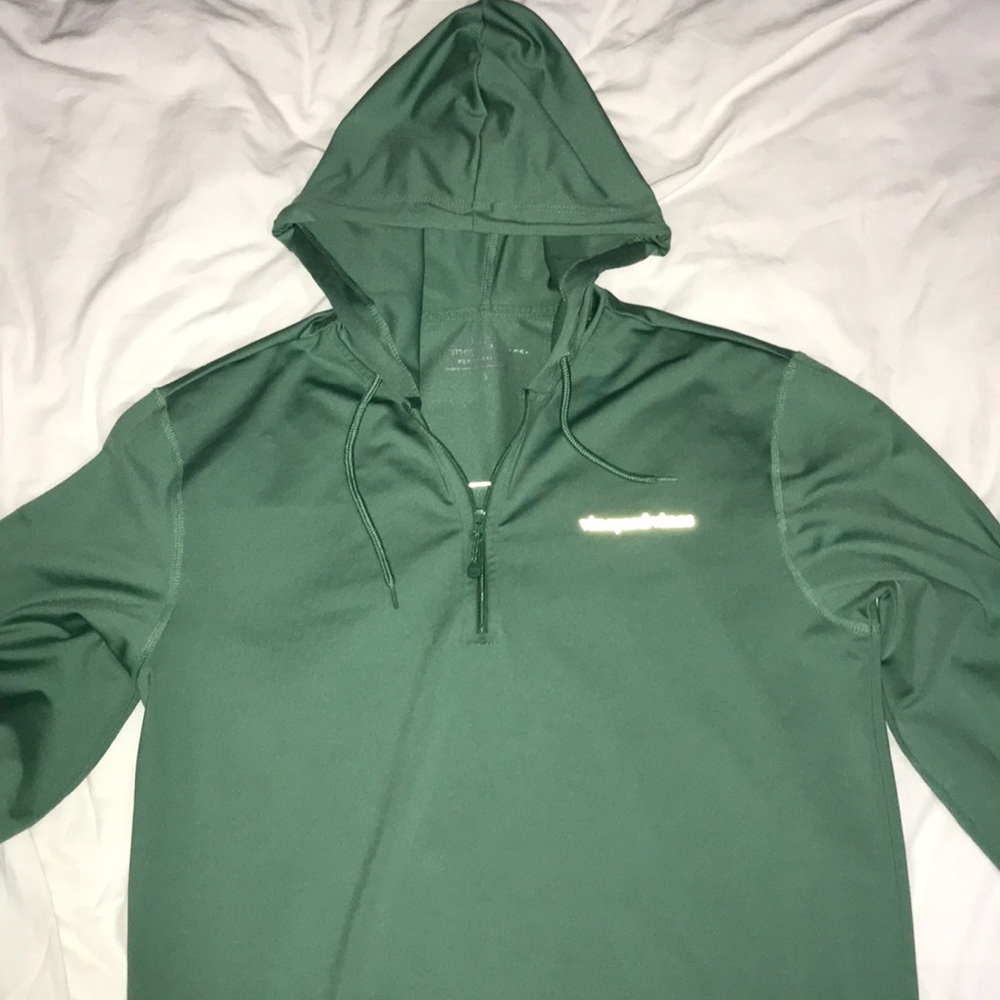 Vineyard vines pull over